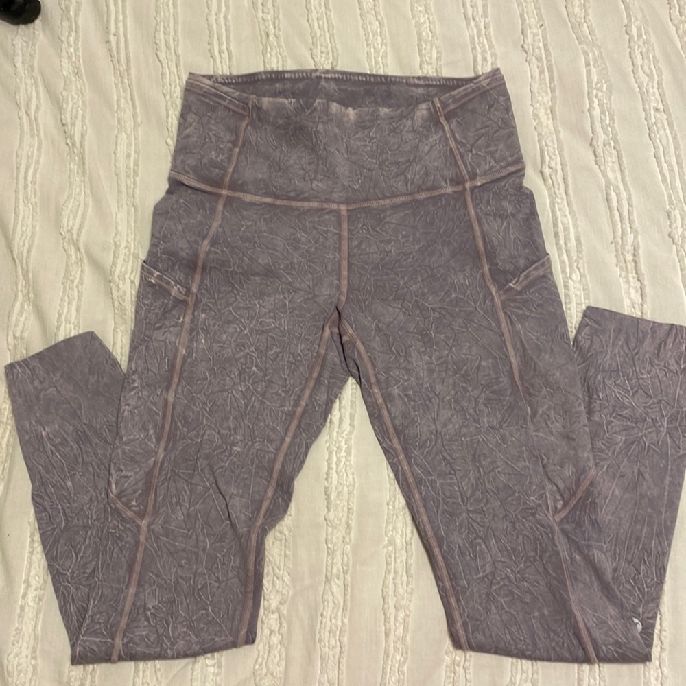 This is the Lululemon Fast and Free 25” leggings from last years collection.